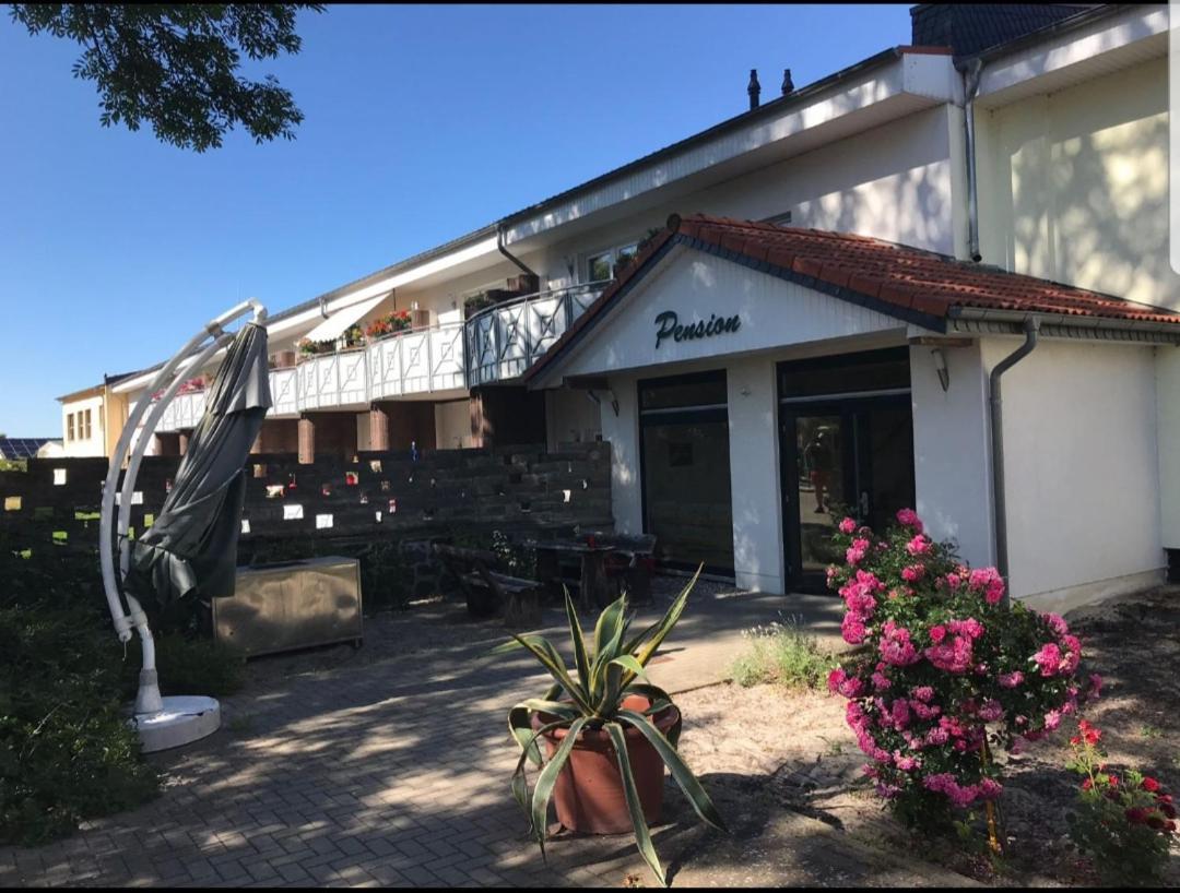 Pension " Zu Den Linden" Trin Trinwillershagen Exterior photo